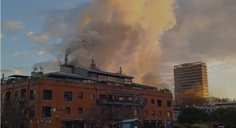 Incendio en un restaurante de Puerto Madero: evacuaron a unas 50 personas y dos fueron asistidas